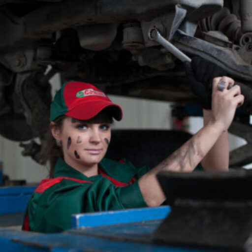 https://bateriascarros.com.mx/wp-content/uploads/2020/01/cropped-car-repair-staff-3.jpg